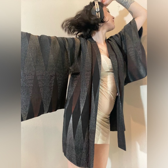 Shimmering wavelengths metallic light frequencies Haori Kimono over coat jacket - Picture 9 of 16
